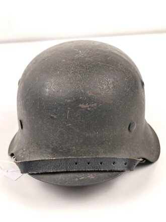 Heer, Stahlhelm Modell 1942. Ungereinigtes Stück, in allen Teilen Original und zusammengehörig. nkp62