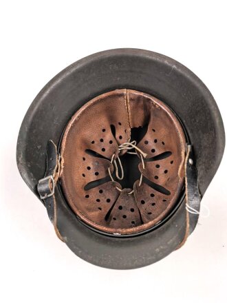 Heer, Stahlhelm Modell 1942. Ungereinigtes Stück, in allen Teilen Original und zusammengehörig. nkp62