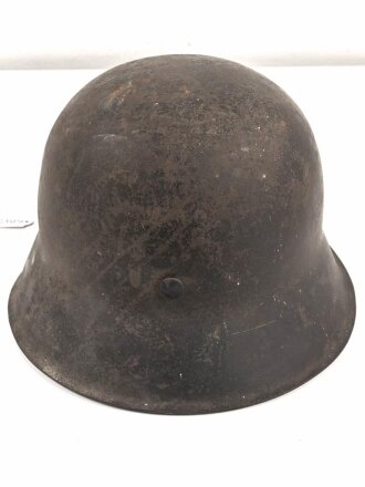 Luftwaffe, Stahlhelm Modell 1942. Ungereinigtes Stück, in allen Teilen Original und zusammengehörig. NS62