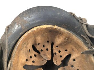 Luftwffe, Stahlhelm Modell 1942. Ungereinigtes Stück, in allen Teilen Original und zusammengehörig. NS62