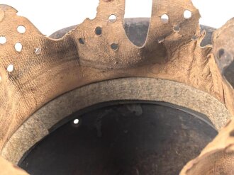 Luftwffe, Stahlhelm Modell 1942. Ungereinigtes Stück, in allen Teilen Original und zusammengehörig. NS62