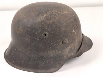 Luftwffe, Stahlhelm Modell 1942. Ungereinigtes Stück, in allen Teilen Original und zusammengehörig. NS62