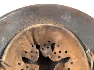 Luftwffe, Stahlhelm Modell 1942. Ungereinigtes Stück, in allen Teilen Original und zusammengehörig. NS62