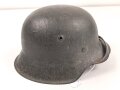 Heer, Stahlhelm Modell 1942. Ungereinigtes Stück, in allen Teilen Original und zusammengehörig. nkp62