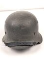 Heer, Stahlhelm Modell 1942. Ungereinigtes Stück, in allen Teilen Original und zusammengehörig. nkp62