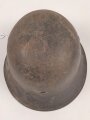 Luftwaffe, Stahlhelm Modell 1942. Ungereinigtes Stück, in allen Teilen Original und zusammengehörig. NS62