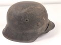 Luftwffe, Stahlhelm Modell 1942. Ungereinigtes Stück, in allen Teilen Original und zusammengehörig. NS62