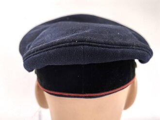 Schirmmütze für einen Angehörigen der Deutschen Reichsbahn. Ungereinigtes Stück, Kopfgrösse gemessen 56