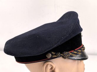 Schirmmütze für einen Angehörigen der Deutschen Reichsbahn. Ungereinigtes Stück, Kopfgrösse gemessen 56