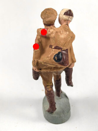 Massefigur 7cm, einen SA Mann mit Verwundetem darstellend. Original bemalt