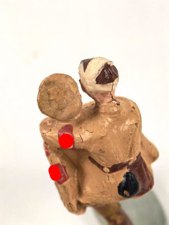 Massefigur 7cm, einen SA Mann mit Verwundetem darstellend. Original bemalt