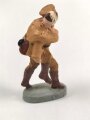 Massefigur 7cm, einen SA Mann mit Verwundetem darstellend. Original bemalt