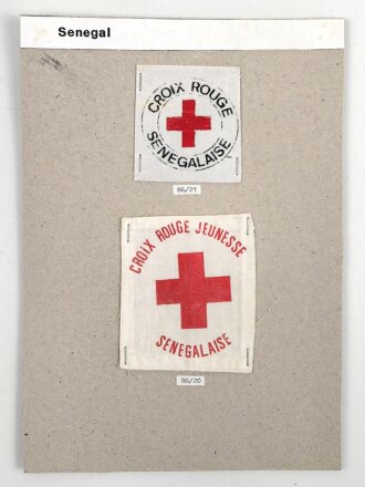Afrika / Senegal, Sammlung Ärmelabzeichen des Roten Kreuzes, auf Karton getackert