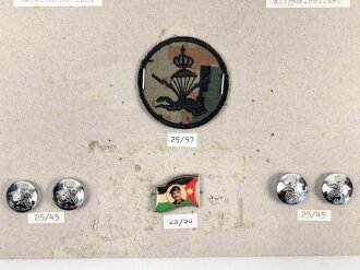 Jordanien, Sammlung verschiedener Effekten, teils auf Karton geklebt
