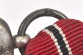 Medaille " Winterschlacht im Osten " mit Hersteller 65 im Bandring für " Klein & Quenzer A.G., Idar Oberstein "