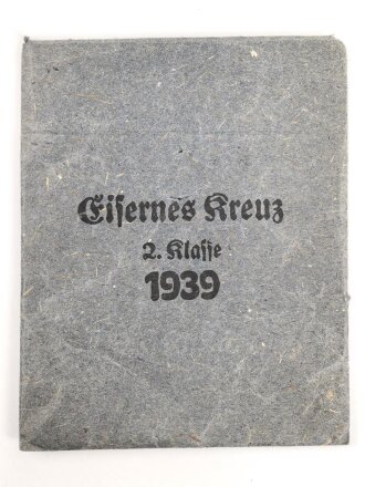 Verleihungstüte zum Eisernen Kreuz 2. Klasse 1939 vom Hersteller " Alois Rettenmaier, Schwäbisch Gmünd, Tüte in der Innenseite leicht eingerissen