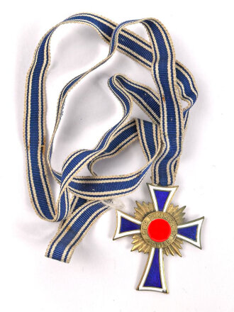 Ehrenkreuz der Deutschen Mutter ( Mutterkreuz ) in Gold am langem Band, Emaille am unten ende des Kreuz beschädigt
