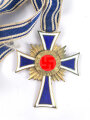 Ehrenkreuz der Deutschen Mutter ( Mutterkreuz ) in Gold am langem Band, Emaille am unten ende des Kreuz beschädigt