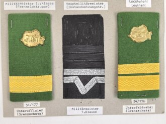 Rumänien, Sammlung Rangabzeichen verschiedener Einheiten, auf Karton getackert