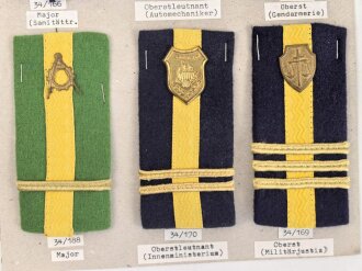 Rumänien, Sammlung Rangabzeichen verschiedener Einheiten, auf Karton getackert