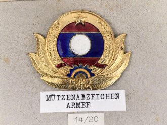 Laos, Sammlung 5 Metallabzeichen der Luftwaffe, auf...
