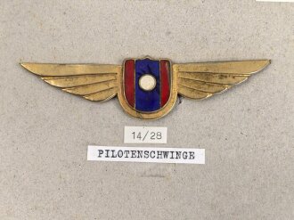 Laos, Sammlung 5 Metallabzeichen der Luftwaffe, auf Karton geklebt