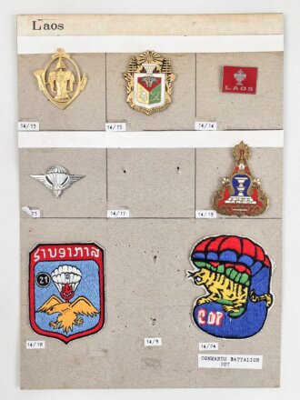 Laos, Sammlung 7 Abzeichen der Luftwaffe, auf Karton geklebt