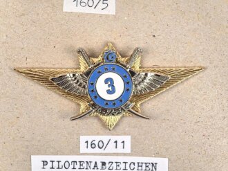 Usbekistan, Sammlung 2 Abzeichen der Luftwaffe, auf Karton getackert