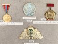 Kasachstan, Sammlung 6 Abzeichen Polizei und Militär, auf Karton getackert