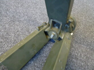 " Gestell 31 "Scherenfernrohr Dreibein Wehrmacht, Originallackiertes Stück in sehr gutem Zustand