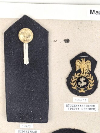 Nigeria, Sammlung 4 Marineabzeichen, auf Karton getackert