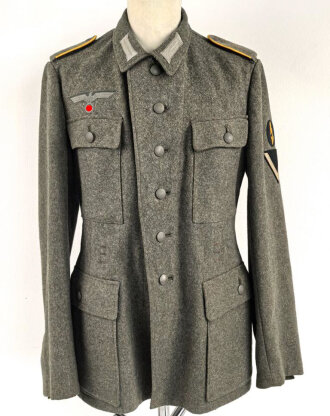 Kavallerie, Feldbluse für Mannschaften Modell 1943. Kammerstück in sehr gutem Zustand, der Brustadler neuzeitlich vernäht