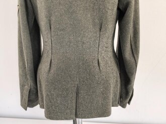 Kavallerie, Feldbluse für Mannschaften Modell 1943. Kammerstück in sehr gutem Zustand, der Brustadler neuzeitlich vernäht