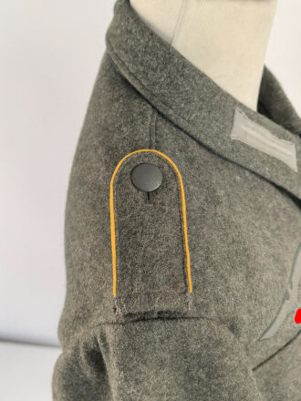 Kavallerie, Feldbluse für Mannschaften Modell 1943. Kammerstück in sehr gutem Zustand, der Brustadler neuzeitlich vernäht