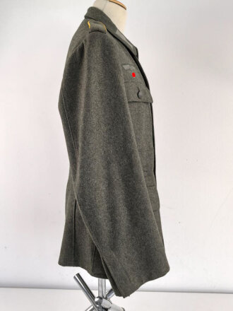 Kavallerie, Feldbluse für Mannschaften Modell 1943. Kammerstück in sehr gutem Zustand, der Brustadler neuzeitlich vernäht