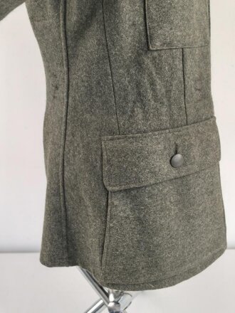 Kavallerie, Feldbluse für Mannschaften Modell 1943. Kammerstück in sehr gutem Zustand, der Brustadler neuzeitlich vernäht
