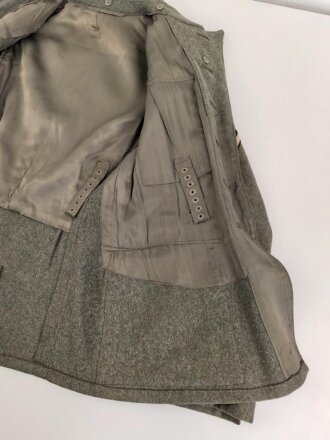 Kavallerie, Feldbluse für Mannschaften Modell 1943. Kammerstück in sehr gutem Zustand, der Brustadler neuzeitlich vernäht