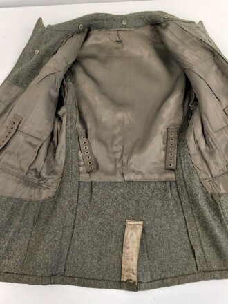 Kavallerie, Feldbluse für Mannschaften Modell 1943. Kammerstück in sehr gutem Zustand, der Brustadler neuzeitlich vernäht