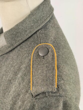 Kavallerie, Feldbluse für Mannschaften Modell 1943. Kammerstück in sehr gutem Zustand, der Brustadler neuzeitlich vernäht