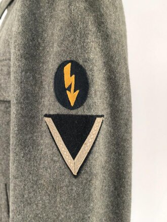 Kavallerie, Feldbluse für Mannschaften Modell 1943. Kammerstück in sehr gutem Zustand, der Brustadler neuzeitlich vernäht