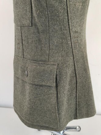 Kavallerie, Feldbluse für Mannschaften Modell 1943. Kammerstück in sehr gutem Zustand, der Brustadler neuzeitlich vernäht