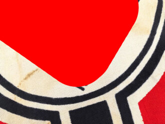 Kriegsmarine, Reichskriegsflagge in der kleinen Ausführung für U-Boote. Markiert " Kr. Fl. 50 x 85" sowie unleserlicher Herstellerstempel. Guter Zustand