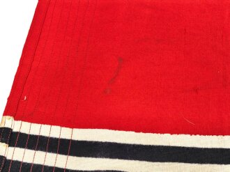 Kriegsmarine, Reichskriegsflagge in der kleinen Ausführung für U-Boote. Markiert " Kr. Fl. 50 x 85" sowie unleserlicher Herstellerstempel. Guter Zustand