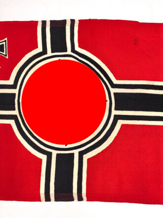Kriegsmarine, Reichskriegsflagge in der kleinen Ausführung für U-Boote. Markiert " Kr. Fl. 50 x 85" sowie unleserlicher Herstellerstempel. Guter Zustand