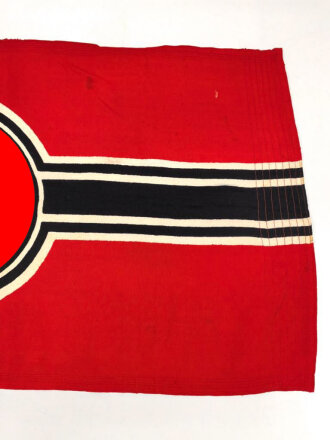 Kriegsmarine, Reichskriegsflagge in der kleinen Ausführung für U-Boote. Markiert " Kr. Fl. 50 x 85" sowie unleserlicher Herstellerstempel. Guter Zustand