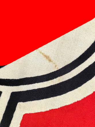 Kriegsmarine, Reichskriegsflagge in der kleinen Ausführung für U-Boote. Markiert " Kr. Fl. 50 x 85" sowie unleserlicher Herstellerstempel. Guter Zustand