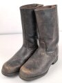 Paar Stiefel für Mannschaften . Massives Leder, ausgetrocknet und hart. Zweiteilige Sohle, sonst im Schnitt wie der Wehrmachtsstiefel. im Schaft oben gestempelt. Für RAD, TENO oder ähnliches ? Sohlenlänge 28cm