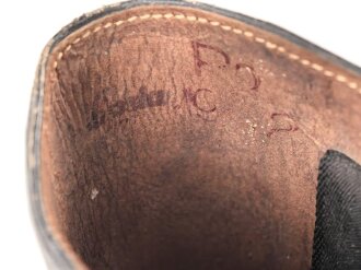 Paar Stiefel für Offiziere der Polizei, datiert 1942. Ungereinigtes Paar, Sohlenlänge 28,5cm