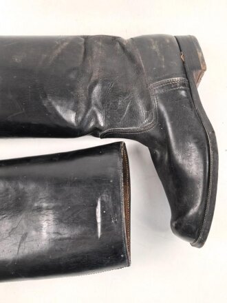 Paar Stiefel für Offiziere der Polizei, datiert 1942. Ungereinigtes Paar, Sohlenlänge 28,5cm
