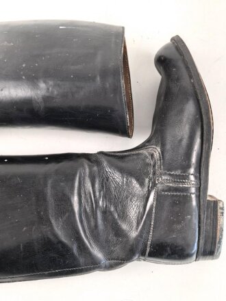 Paar Stiefel für Offiziere der Polizei, datiert 1942. Ungereinigtes Paar, Sohlenlänge 28,5cm